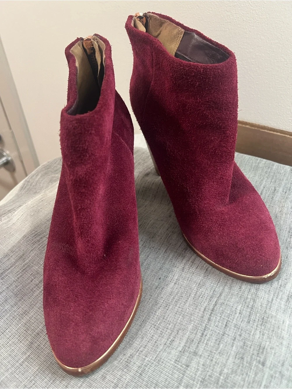 Ted Baker London Lorca 2 Burgundy Suede Block Heel Ankle Boots (36/5.5) EUC